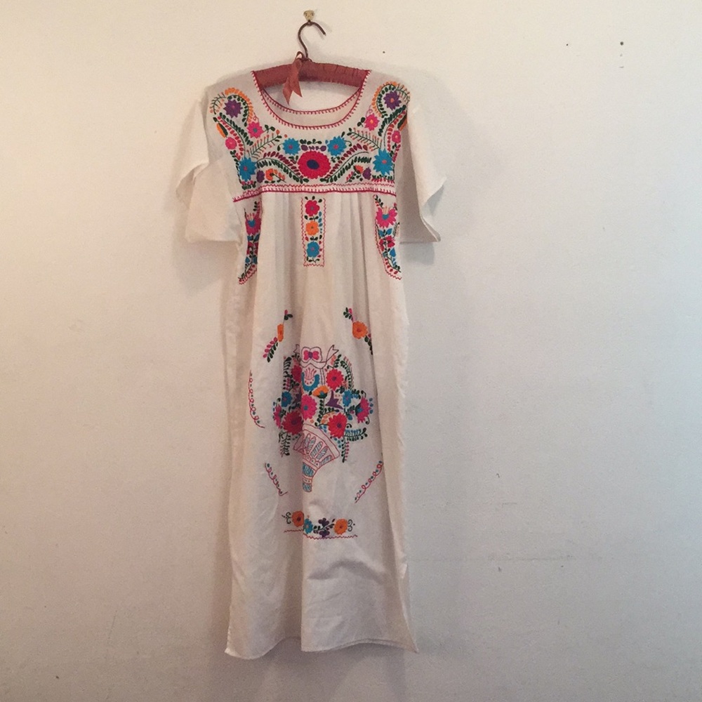 vintage mexican dress with embroidery small/medium